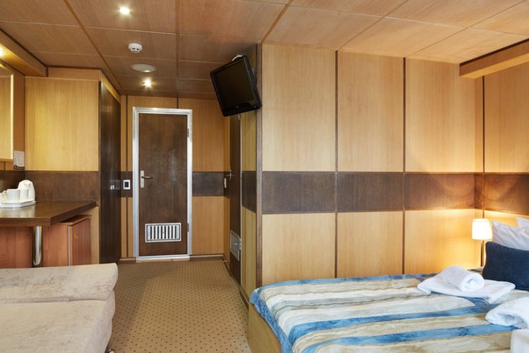 Теплоход Михаил Булгаков