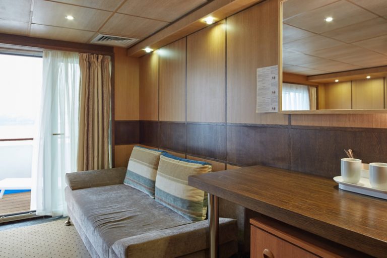 Теплоход Михаил Булгаков