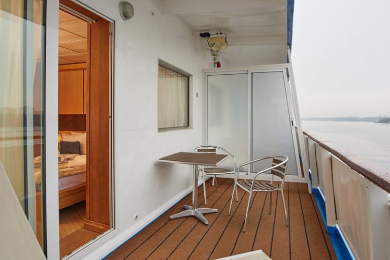 Теплоход Михаил Булгаков