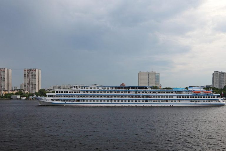 Теплоход Михаил Булгаков