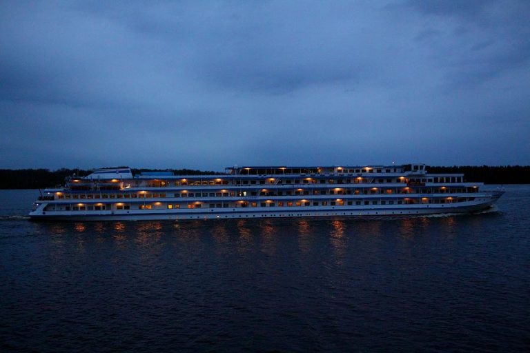 Теплоход Михаил Булгаков