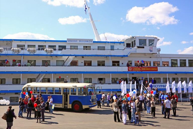 Теплоход Михаил Булгаков