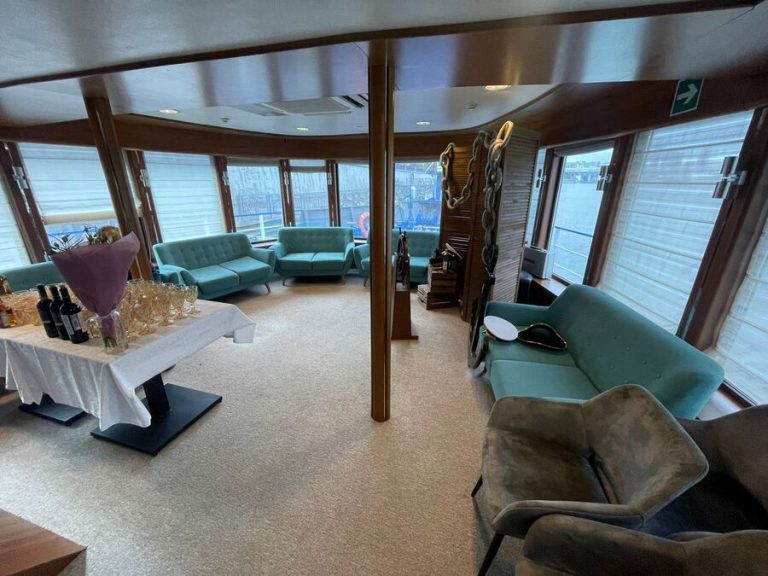 Теплоход Легенда