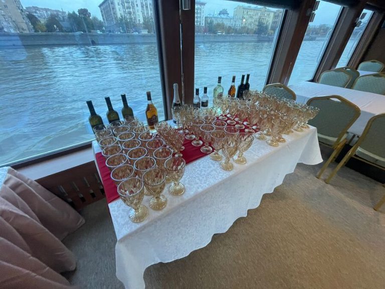 Теплоход Легенда