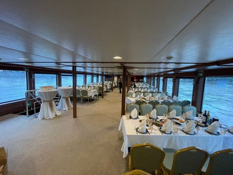 Теплоход Легенда