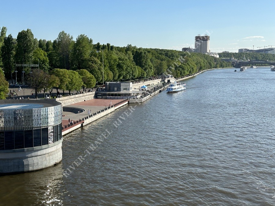 Речная прогулка на ретро трамвайчике по центру Москвы по маршруту «Нескучный сад» — «Киевский» — «Воробьевы горы»