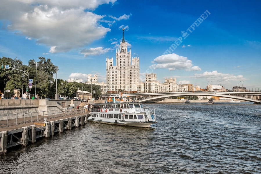 Прогулка на комфортабельном теплоходе «Флагман» от «Китай-города» круговая