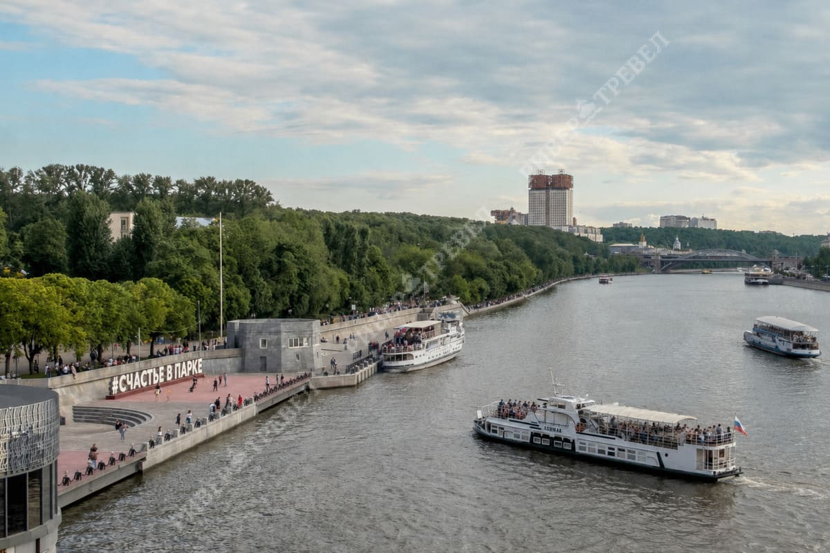 Супер-путешествие на ретро-теплоходе «Лоцман» за 30 минут от Парка Горького до парка Зарядье